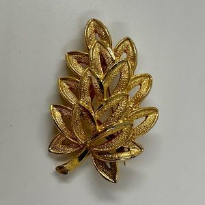 Vintage GoldTone Leaf Pin Brooch